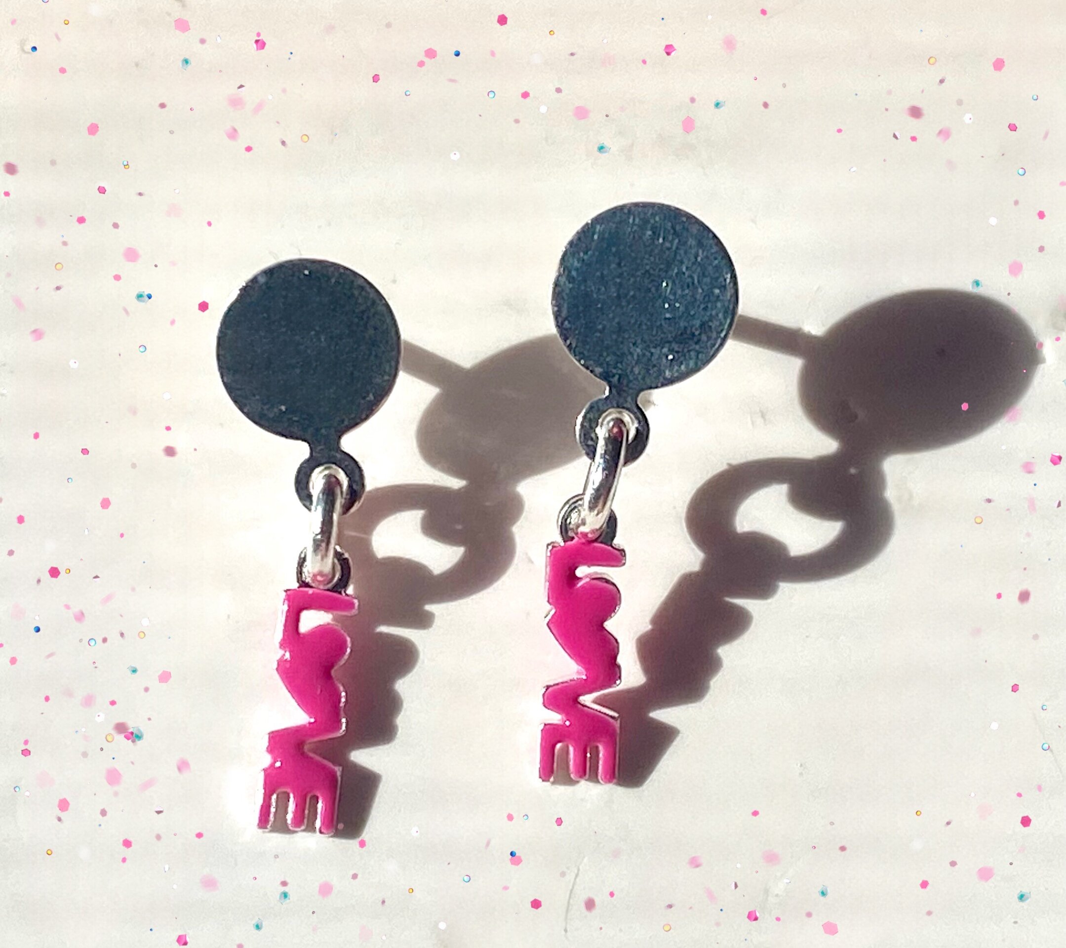 Pendientes de Plata con Colgante de ‘Love’ | Accesorios Elegantes - 3