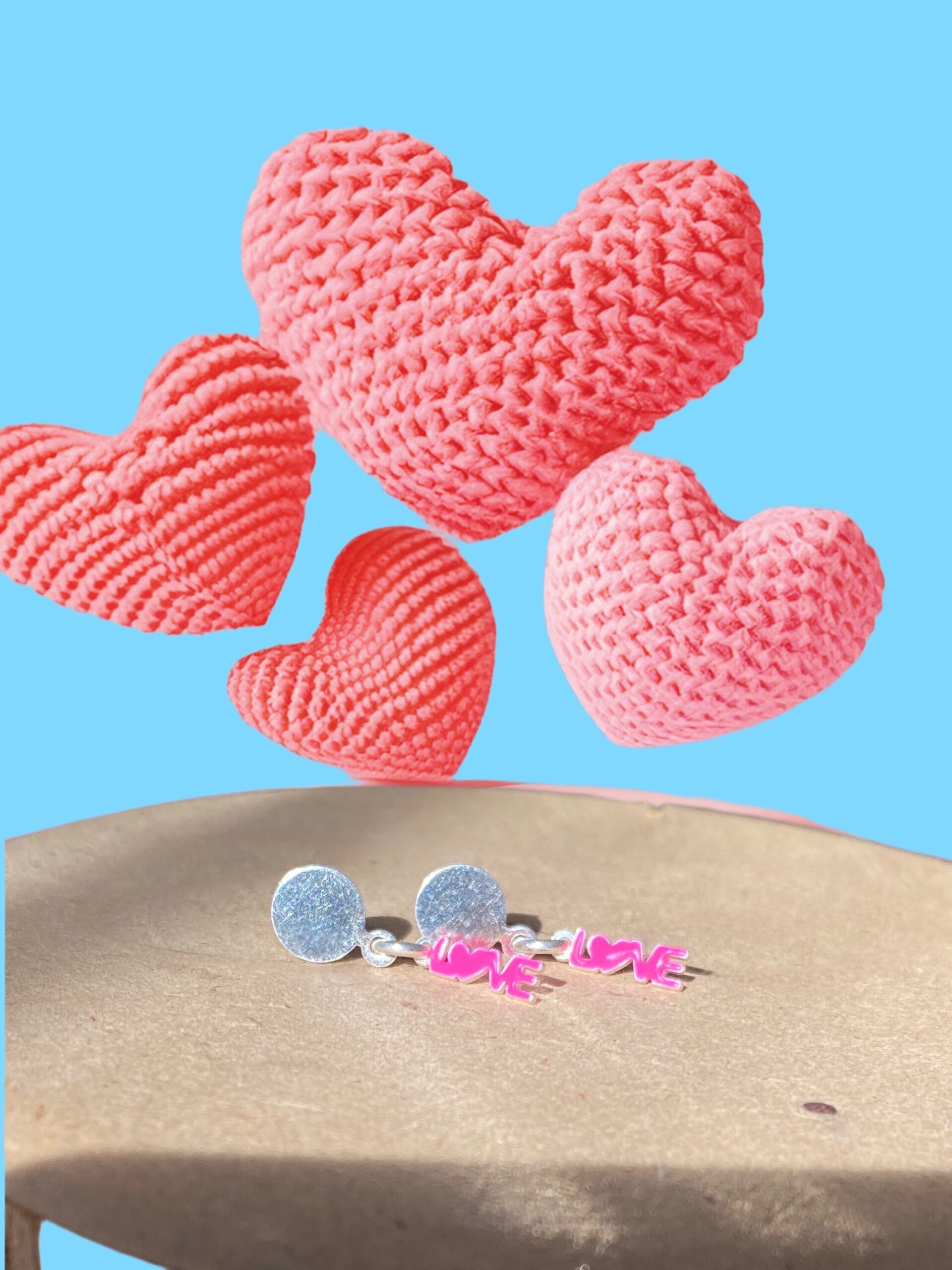 Pendientes de Plata con Colgante de ‘Love’ | Accesorios Elegantes - 2