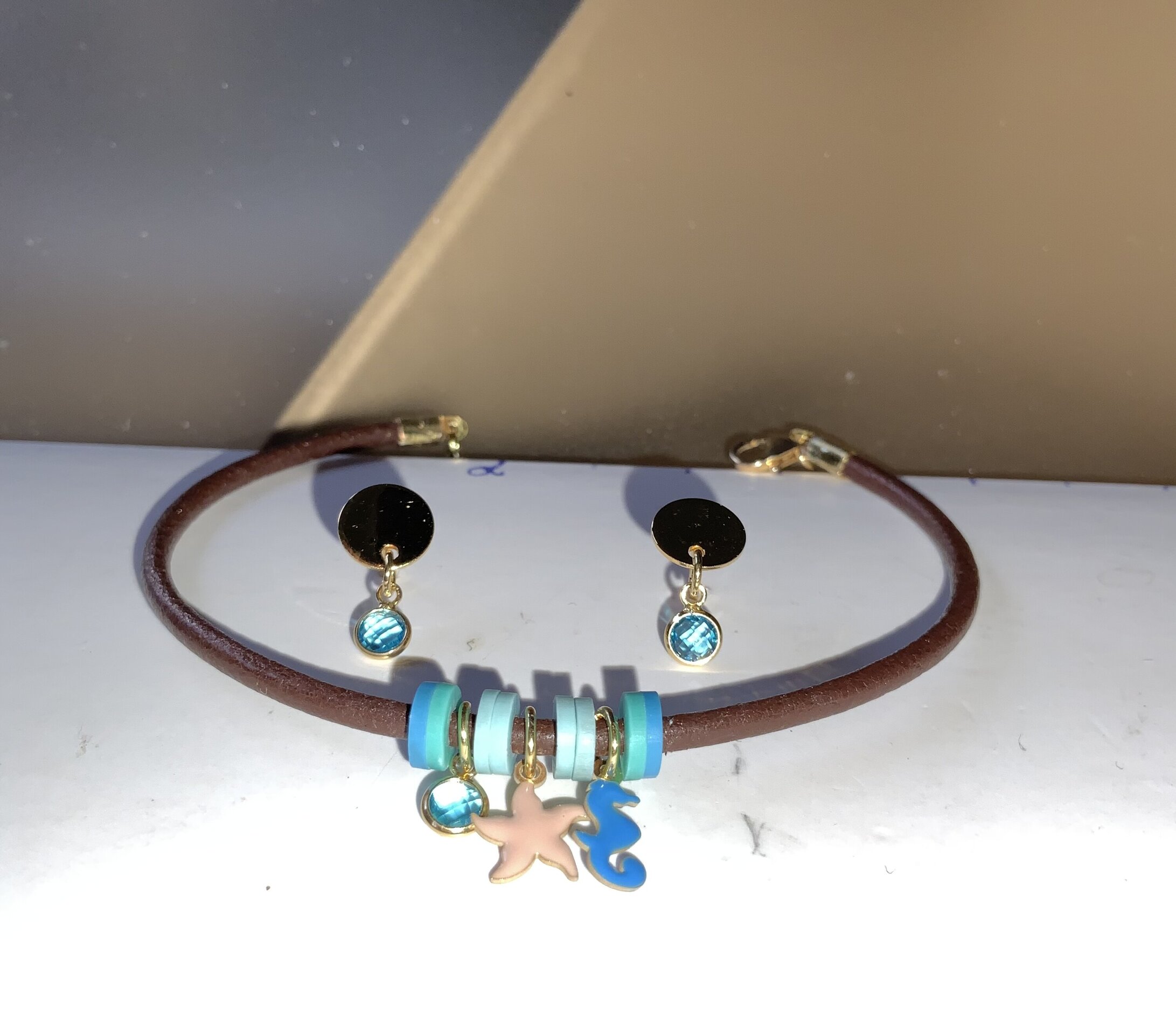 Conjunto de Pendientes de Circonita Aguamarina y Pulsera de Cuero con Charms Mar - 2
